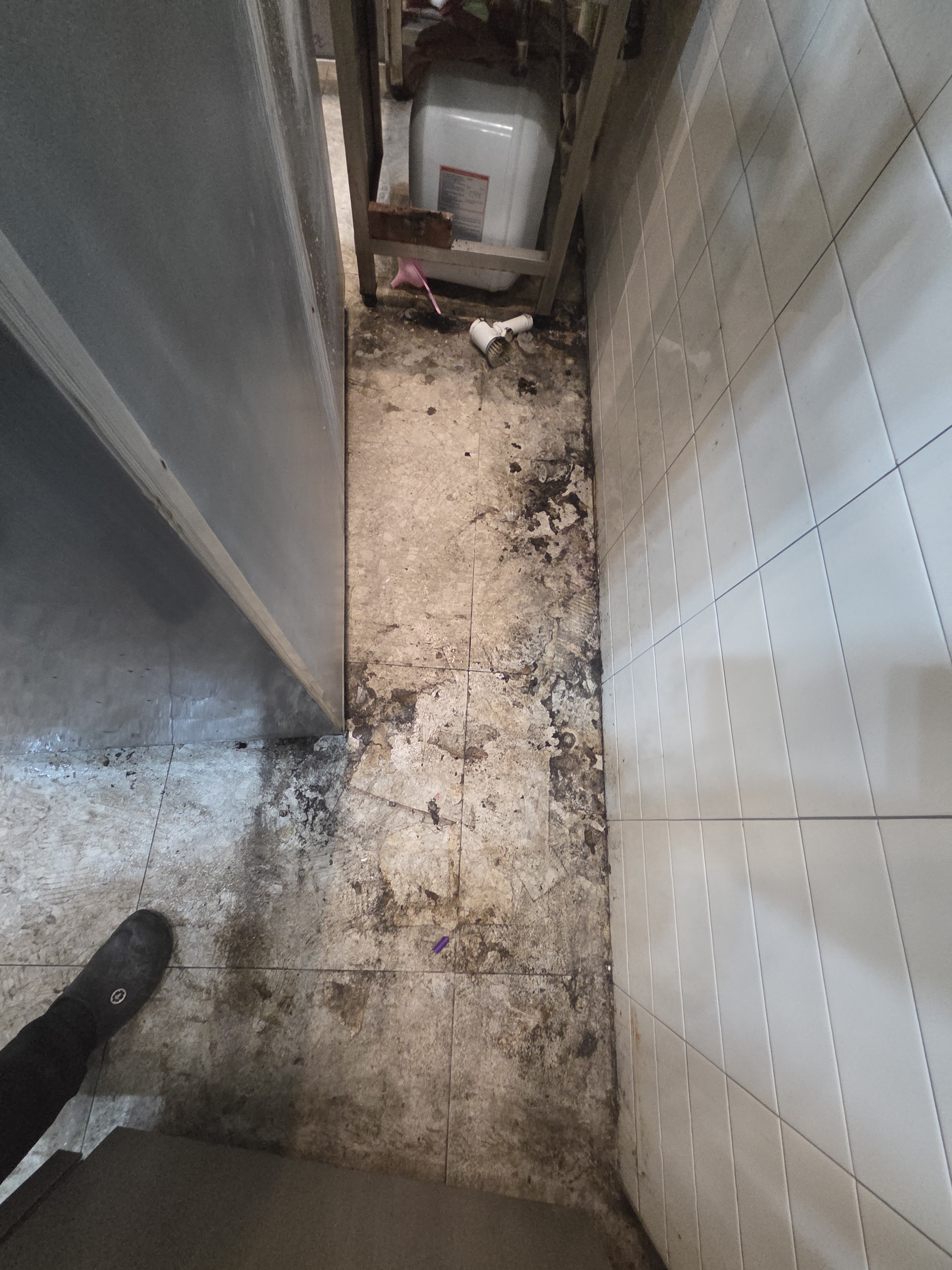 기기 하부 청소전